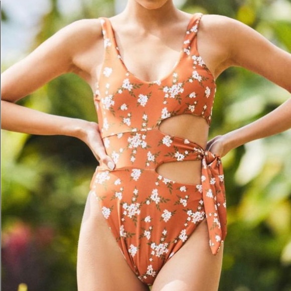 Super cute One piece swimsuit worn once perfect condition - Picture 1 of 5
